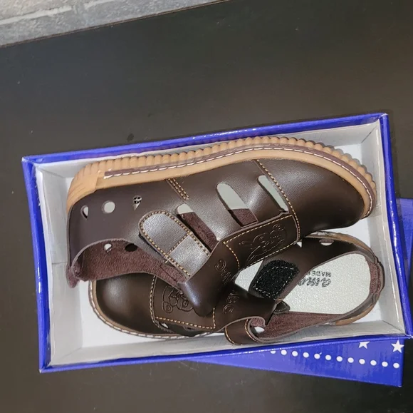 Ameta Girls Brown Leather Closed-Toe Sandals / Shoes - Size 4 - Picture 4 of 5